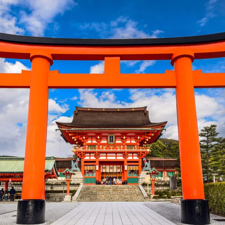 몇 분 안에 숨겨진 보석: Citadines Shinjuku에서 단 몇 걸음 떨어진 곳에 있는 Tomiuke Inari 신사를 발견하세요